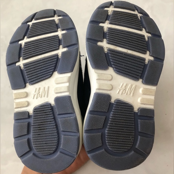 H&M Mickey Mouse toddler shoes 4-5 - Picture 4 of 6